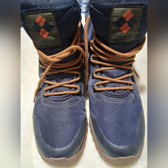 Columbia Men's Navy and Brown Boots Omni Heat Waterproof - Picture 2 of 8